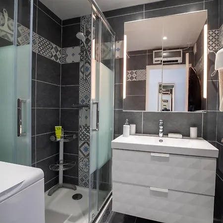 Beautiful With Sea View Perfect For Holidays And Festivals Apartment *